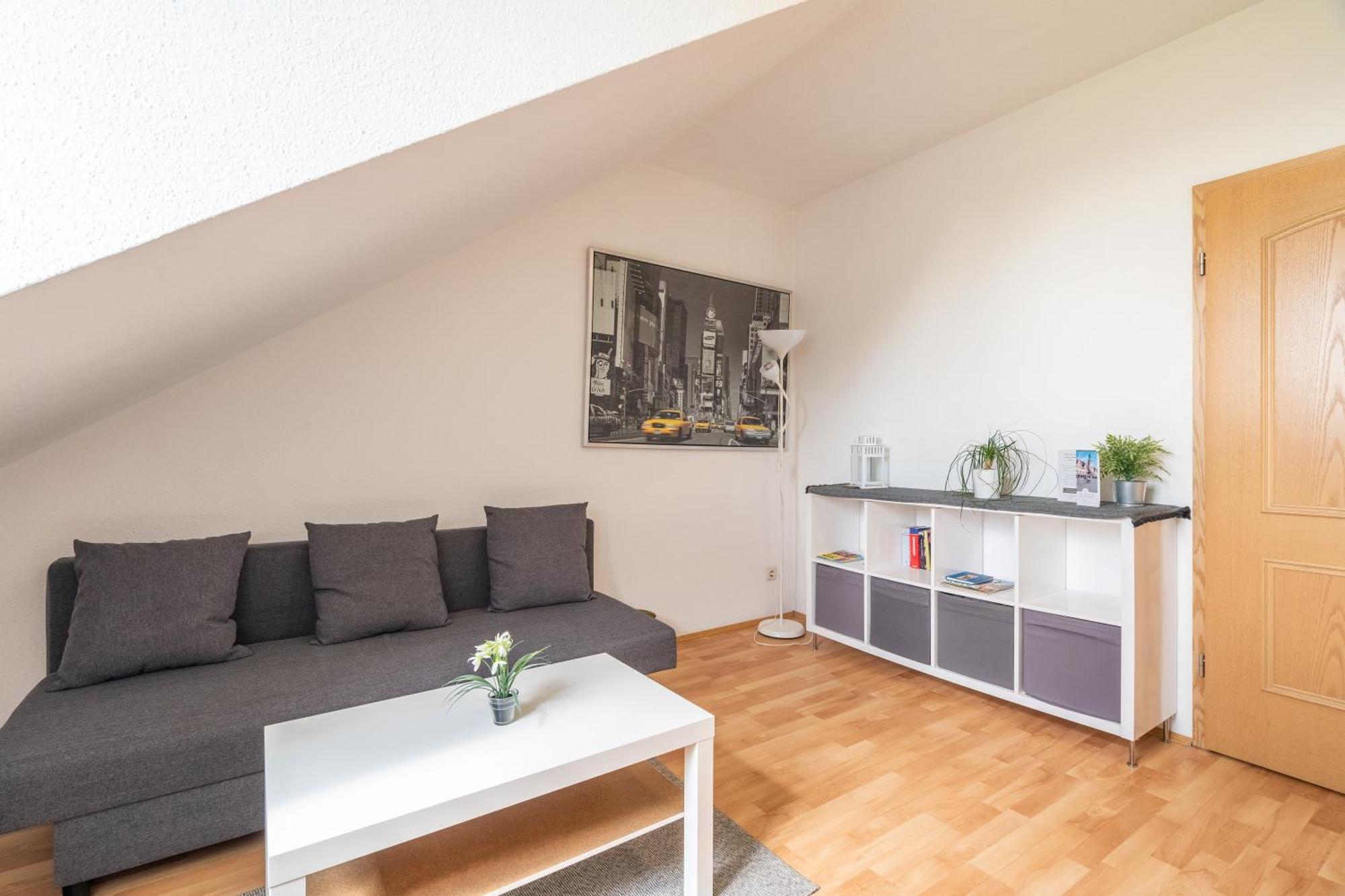 Gemuetliche Dachgeschosswohnung -Waldstrassenviertel Leipzig Luaran gambar